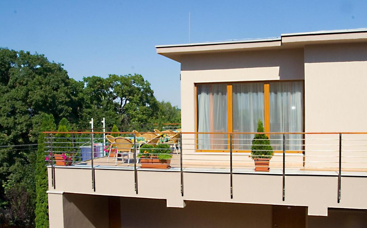 Balatonalmádi Hotel Villa Pax المظهر الخارجي الصورة